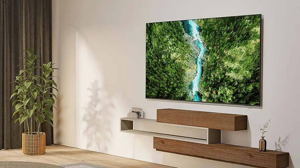 Crystal UHD televizor na zidu iznad komode